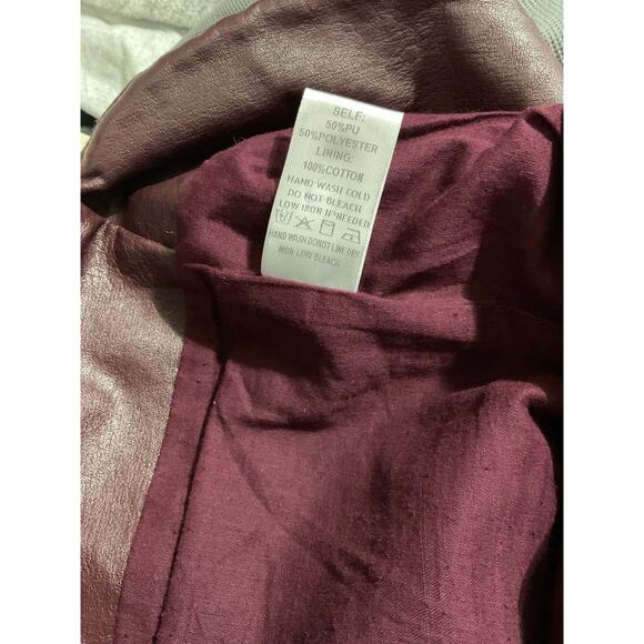 Aaron & Amber Burgundy Faux Leather Scalloped Hem A-Line Mini Skirt Size Large - Picture 5 of 5
